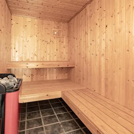 8 Person In Fr Rup By Traum Nyaraló